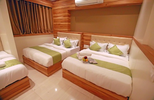 Bhendi Bazaar Hotel | Hotel Al Madina Palace