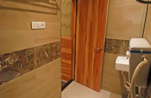 Bhendi Bazaar Hotel | Hotel Al Madina Palace