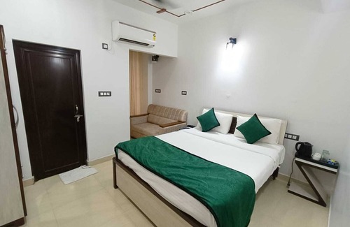 Civil Lines Hotel | Hotel Aman Residency