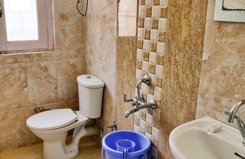 Bajaura Hotel | Hotel Amit