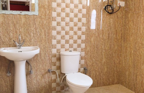 Bajaura Hotel | Hotel Amit