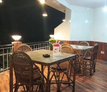 Old Manali Casa | Hotel Antarctica &Pine n Dine blues cafe