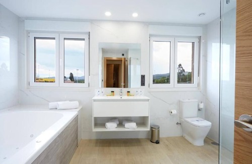 El Monte Hotel | Hotel Arias Aeropuerto