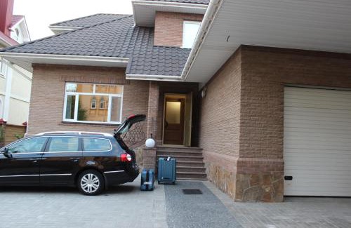 Zarichnyi District Casa | Hotel Barin House готель с бомбосховищем