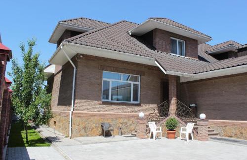 Zarichnyi District Casa | Hotel Barin House готель с бомбосховищем