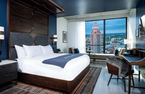 Downtown Louisville Hotel | Hotel Bourré Bonne Louisville, Curio Collection by Hilton