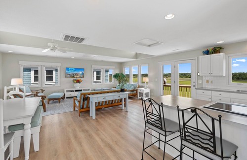 Holden Beach Casa | "Hotel California" - 2nd Row Home, 3 Bedrooms / 2.5 Bathrooms