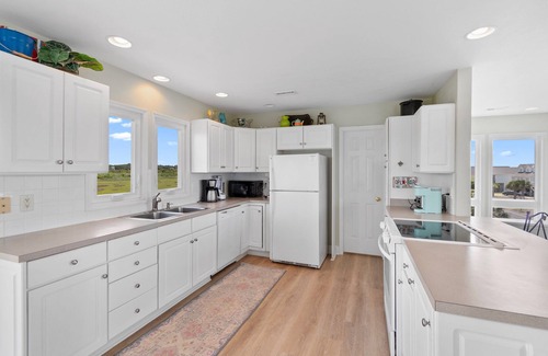 Holden Beach Casa | "Hotel California" - 2nd Row Home, 3 Bedrooms / 2.5 Bathrooms
