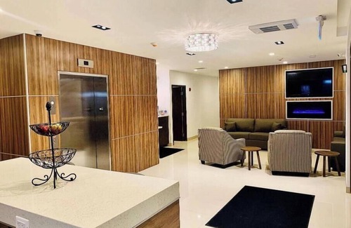 Northeast Mississauga Apartamento | Hotel Chandni Victoria - King Room