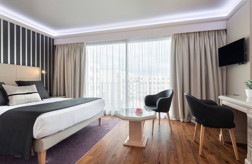 2nd Arrondissement Hotel | Hotel Charlemagne By HappyCulture