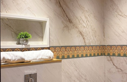 Shavri Colony Hotel | Hotel Classic Crown