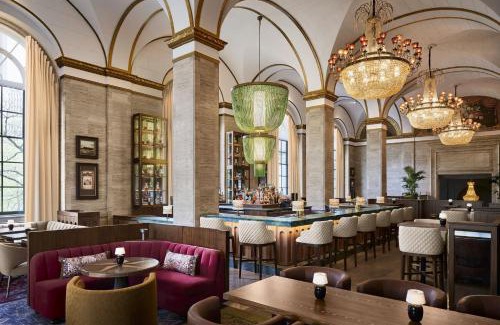 Downtown Cleveland Hotel | Hotel Cleveland Autograph Collection