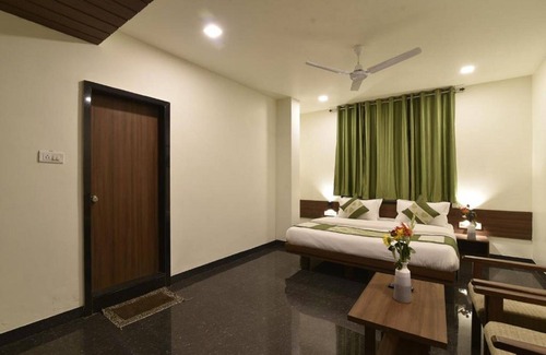Vijayapura Hotel | Hotel Clove