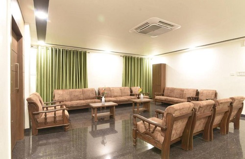Vijayapura Hotel | Hotel Clove