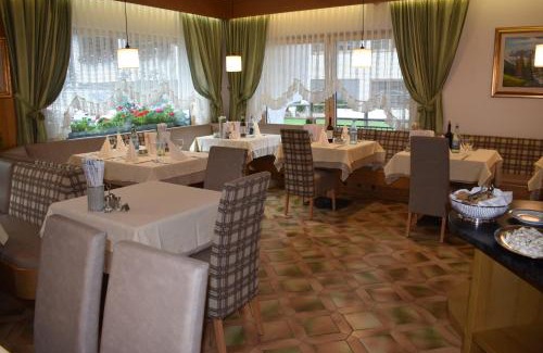 Campitello di Fassa Hotel | Hotel Crepes de Sela