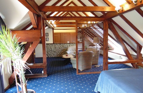 Brasov Hotel | Hotel Curtea Brasoveana