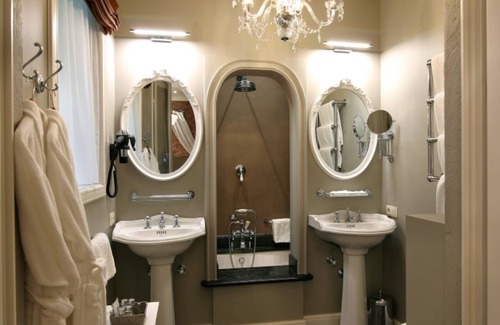 Historical Center Bruges Hotel | Hotel de Castillion