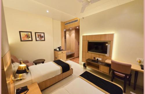 Varanasi Hotel | HOTEL - ELEGANCE - Luxuary And Spacious Room - Fully Air Conditioned Hotel - Restaurant - Lift & Free Wi-Fi Facilities - A Top Rated Hotel in Varanasi