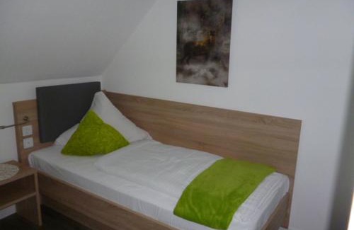 Heiligenhaus Hotel | Hotel Garni Haus Schönberger