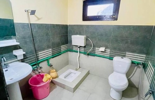 Azad Kashmir Hotel | Hotel Golden Eyes & Restaurant