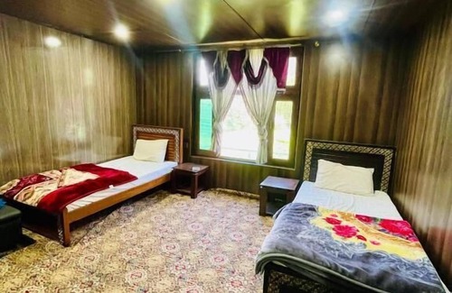 Azad Kashmir Hotel | Hotel Golden Eyes & Restaurant