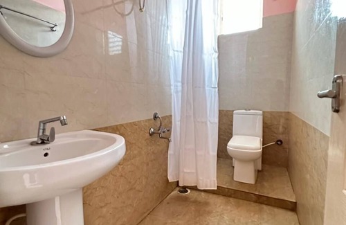 Electronics City Cabina | Hotel Golden Suites