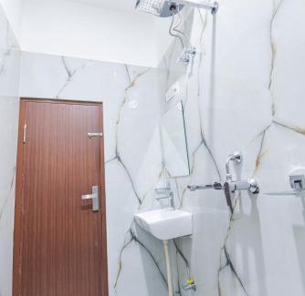 Amer Fort Road Hotel | Hotel Good Luck Palace