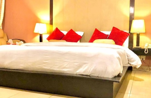 Lahore Hotel | Hotel Grand Inn Lahore