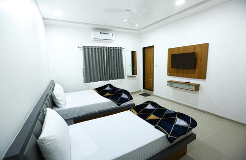 Surat Hotel | HOTEL GREEN VILLA