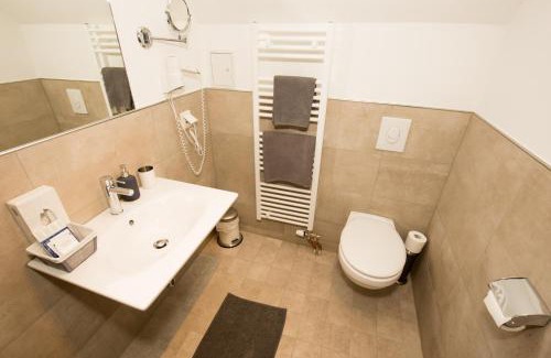 Rondorf Hotel | Hotel Gut Grossrotter Hof (ehem. Hotel Schmitte)