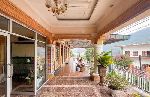 Parapat Hotel | Hotel Harapan Isyes Syariah RedPartner