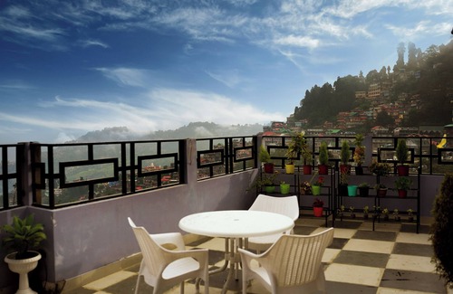 Darjeeling Hotel | Hotel Hill Queen
