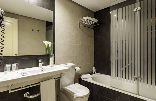 Ciudad Jardin Hotel | Hotel ILUNION Suites Madrid