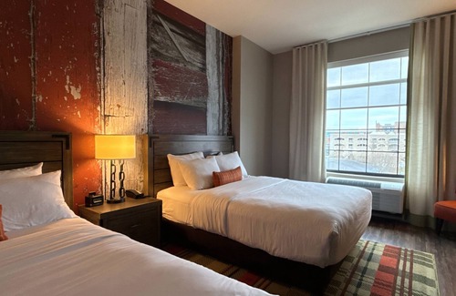 Traverse City Hotel | Hotel Indigo Traverse City by IHG