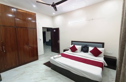 Baraula Hotel | Hotel is very near to Metro station, Mall, Hospital and daily useful market.