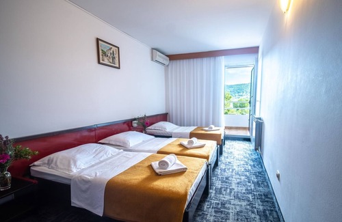 Cove Rogacic Casa | Hotel Issa - Triple Room Sea View 5
