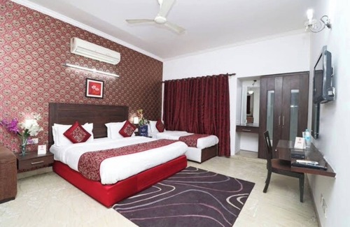 Jasola Hotel | Hotel Jashn Inn near Apollo Hospital, Delhi