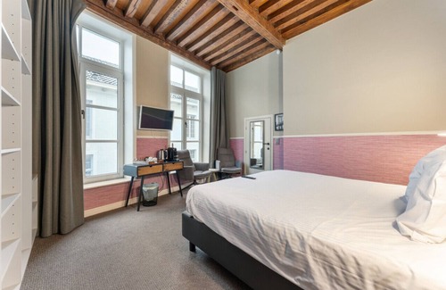 Historical Center Bruges Apartamento | Stylish Room in Old Century Hotel
