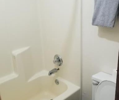 Stillwater Apartamento | Hotel King Bed Hotel Room 104 Booking