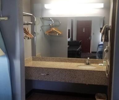 Stillwater Apartamento | Hotel King Bed Hotel Room 104 Booking