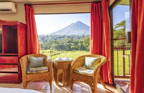 Aguas termales de Arenal Hotel | Hotel Lavas Tacotal
