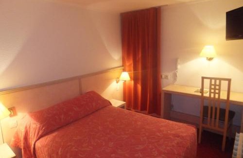 Gif-sur-Yvette Hotel | Hotel Le Village