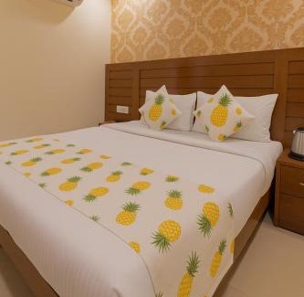 Noida Casa | Hotel leaves Palace