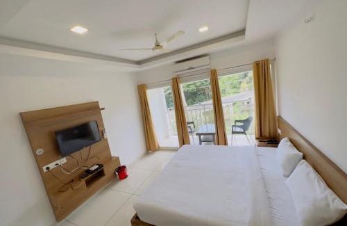 Kalamassery Hotel | HOTEL LETS STAY