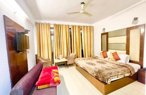 The Mall Road Hotel | HOTEL LP ! MUSSOORIE near mall road Spacious-Room-with-wi-fi-and-Parking-availability, best hotel in Mussoorie