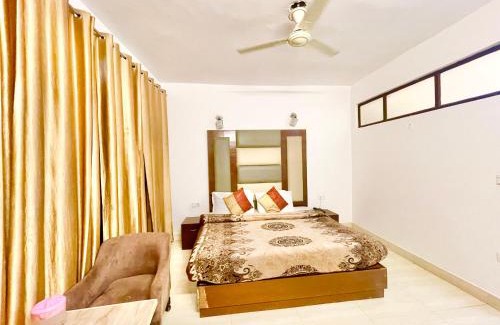 The Mall Road Hotel | HOTEL LP ! MUSSOORIE near mall road Spacious-Room-with-wi-fi-and-Parking-availability, best hotel in Mussoorie