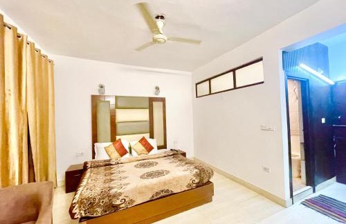The Mall Road Hotel | HOTEL LP ! MUSSOORIE near mall road Spacious-Room-with-wi-fi-and-Parking-availability, best hotel in Mussoorie