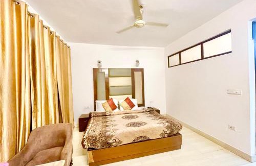 The Mall Road Hotel | HOTEL LP ! MUSSOORIE near mall road Spacious-Room-with-wi-fi-and-Parking-availability, best hotel in Mussoorie