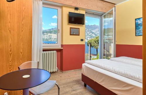 Malcesine Old Town Hotel | Hotel Luna Rossa