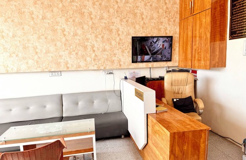 Ujjain Hotel | Hotel Malay - near Temple & Rail Station